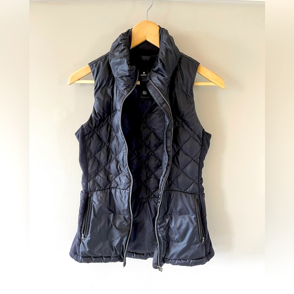 Black lululemon down vest, size 4.